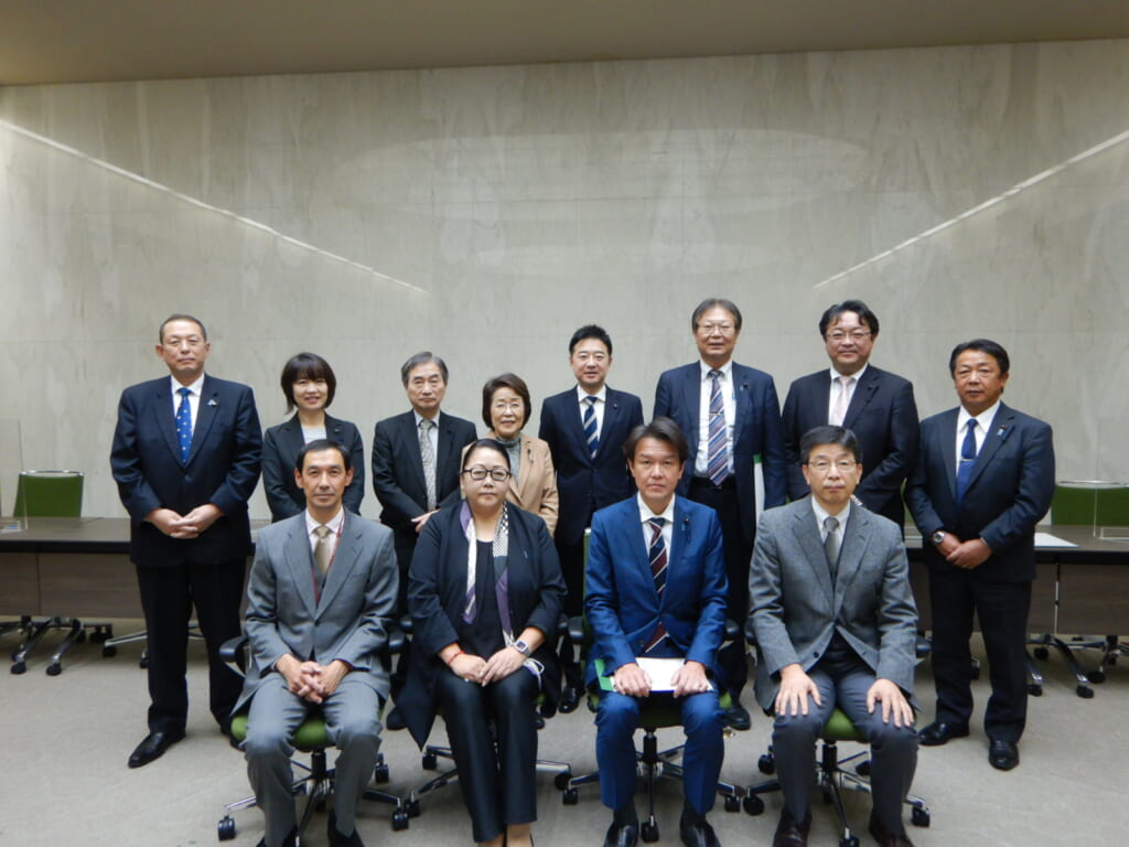新潟県議会総務文教委員会が来学し、本学のSDGsの推進について視察を行いました