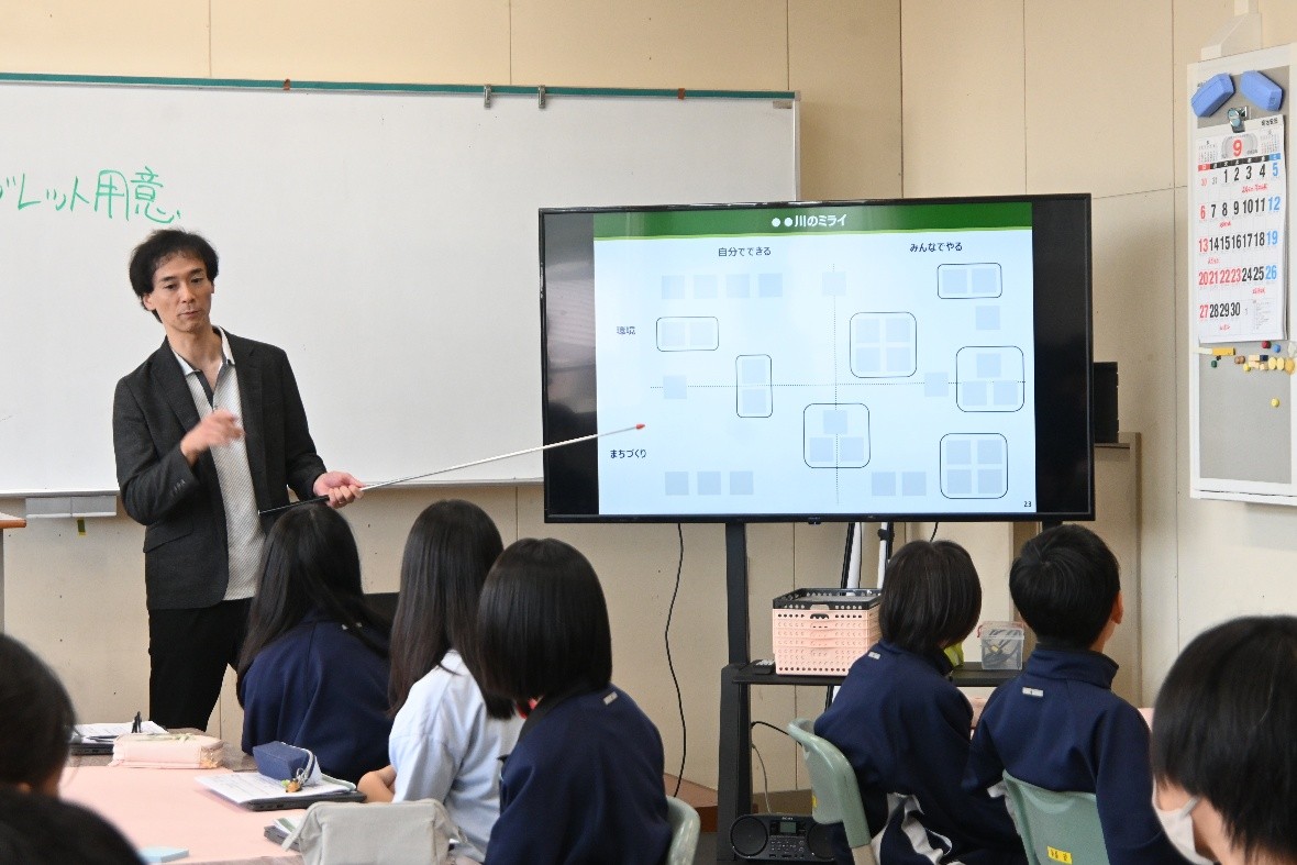 由仁中学校総合学習「河川環境に関する学習」にて金井特任准教授が授業を実施